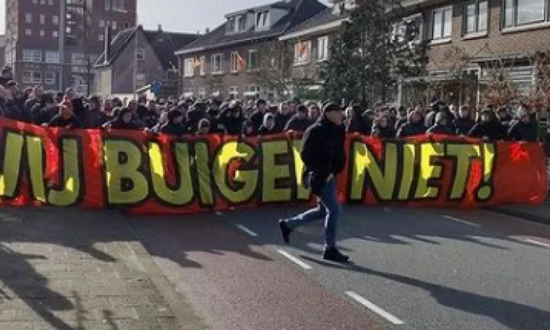 Go Ahead-supporters protesteren in Leeuwarden