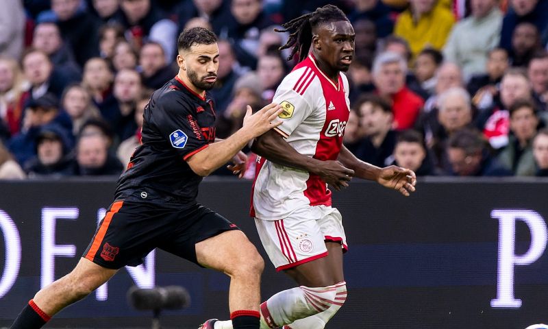 Calvin Bassey blonk uit bij Ajax tegen NEC