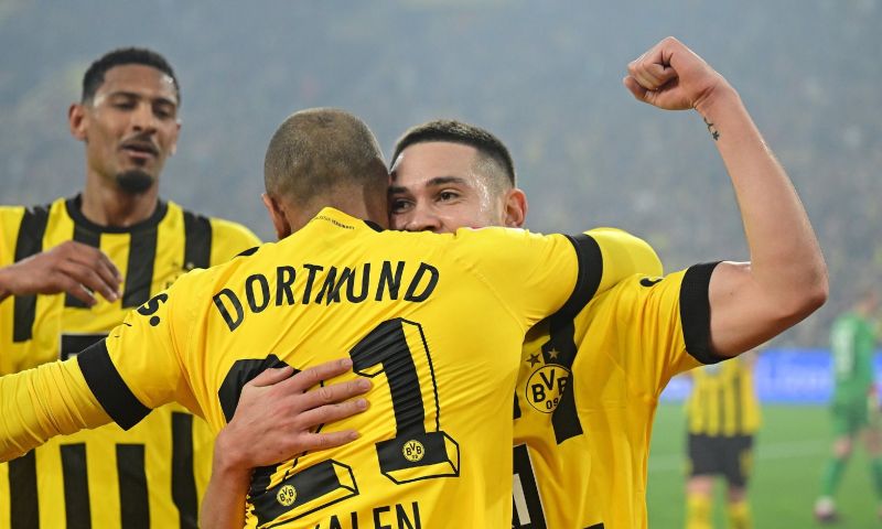 Borussia Dortmund wint met Donyell Malen van FC Köln in de Bundesliga