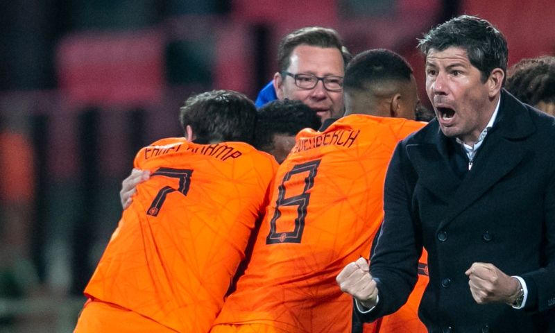 Erwin van de Looi roept viervangers op voor Jong Oranje, Manhoef en Van Hooijdonk