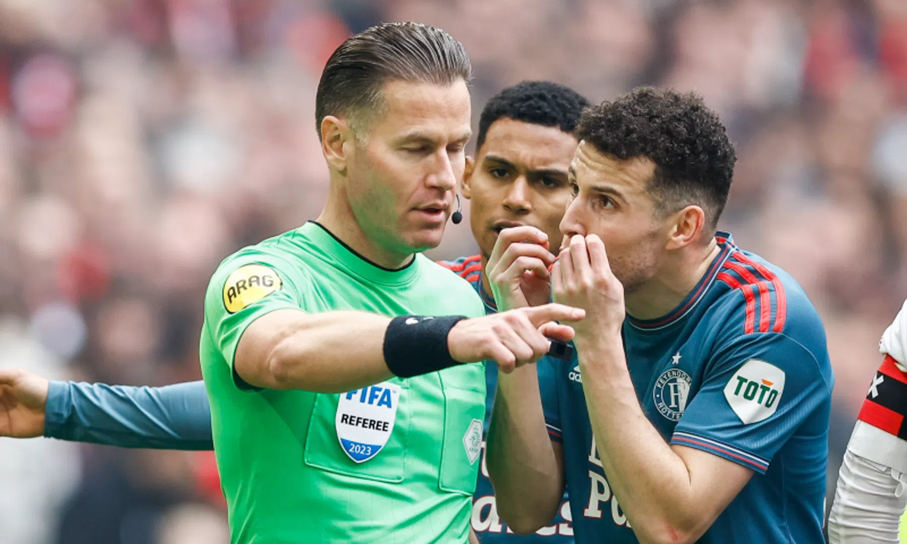 De uitleg van Danny Makkelie na de Klassieker wordt niet begrepen