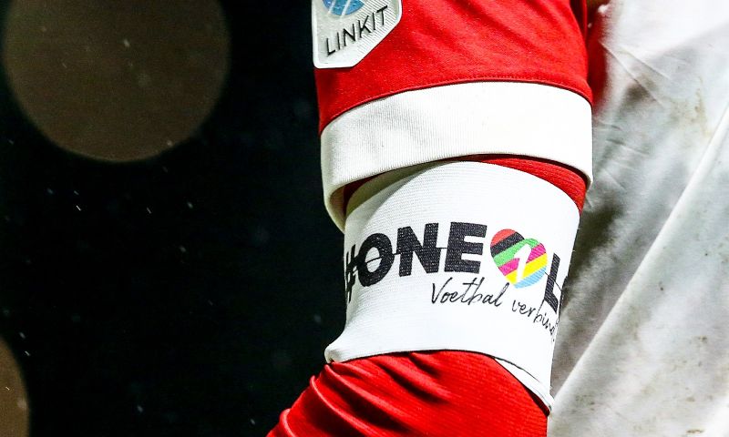 Van Dijk draagt OneLove-band