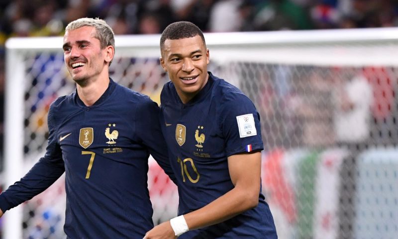 Mbappé sprak met teleurgestelde Griezmann: 'Ik ga niet boven hem staan'