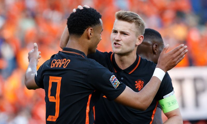 Het lijkt er steeds meer op dat de Oranje-spelers een voedselvergiftiging hebben