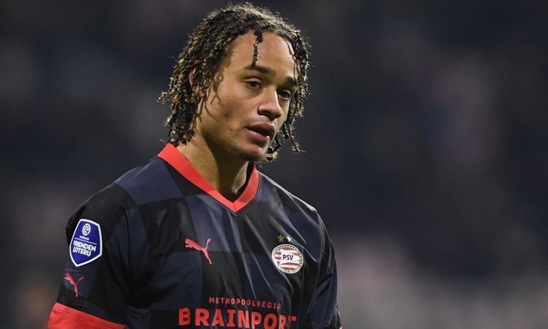 Simons 'loopt tegen frustraties aan' bij PSV: 'Die ben je volgend jaar kwijt'