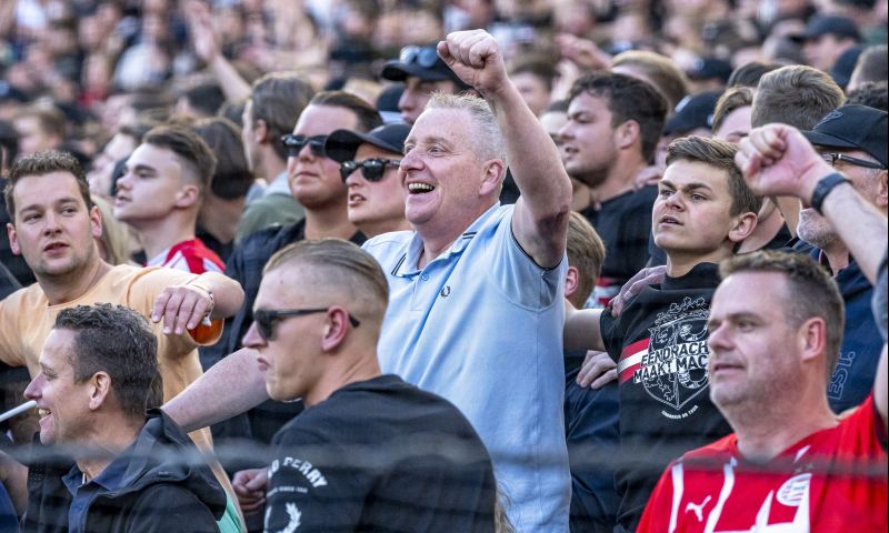 Tijdens PSV tegen Ajax zijn er gewoon uitsupporters welkom