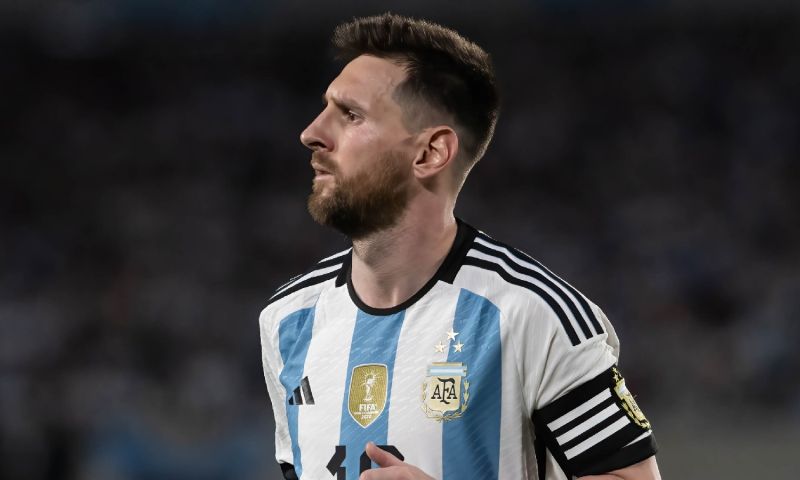Argentinië heeft geen kind aan Curaçao: Messi maakt honderdste interlanddoelpunt