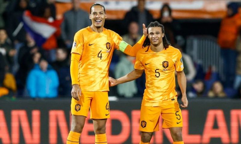 Van Dijk en Aké zetten 'vriendschap' aan de kant in kraker: 'Oorlog op het veld'