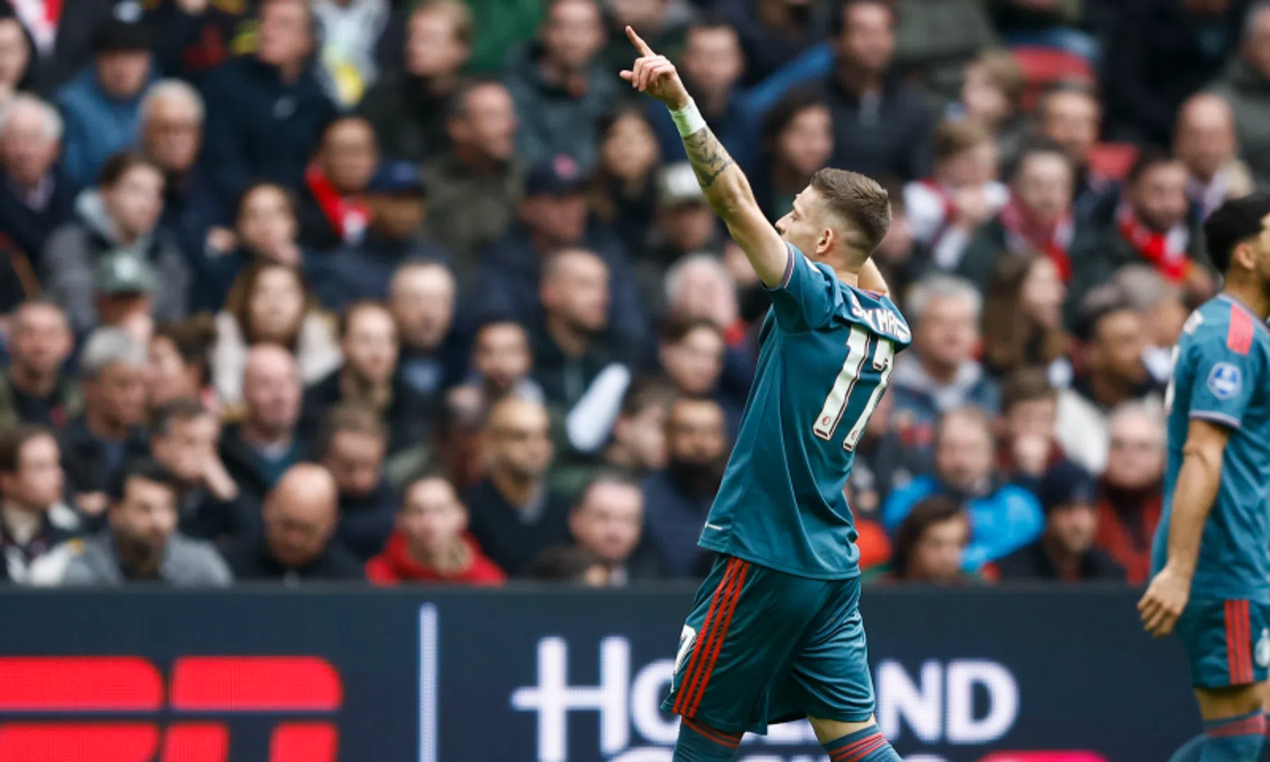 Feyenoord krijgt hulp van ondernemers om Sebastian Szymanski te kopen
