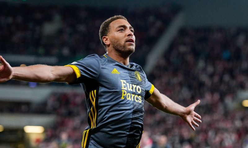 Cyriel Dessers geniet van de prestaties van zijn oude club Feyenoord