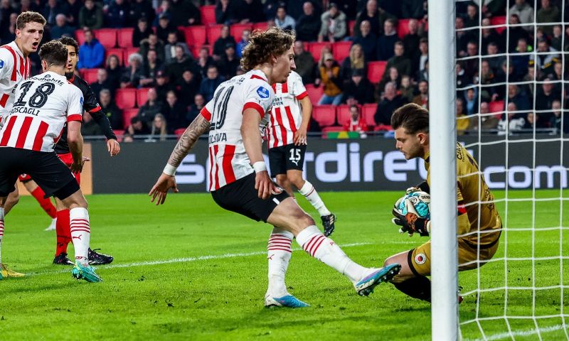 PSV wint met duidelijke cijfers van Excelsior en klimt naar plek twee             