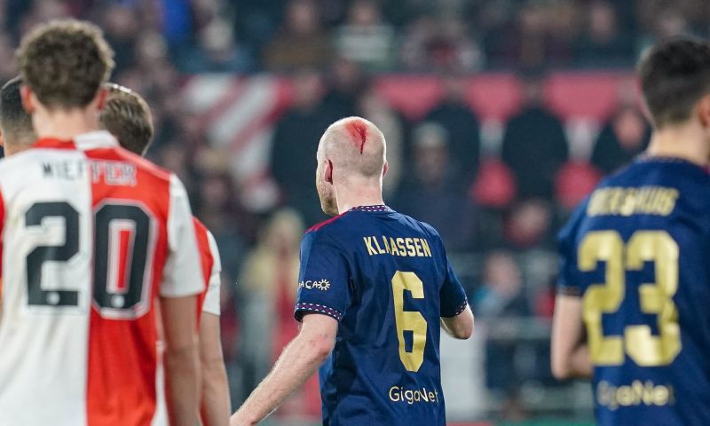 Feyenoord in speciaal shirt na fiasco tegen Ajax