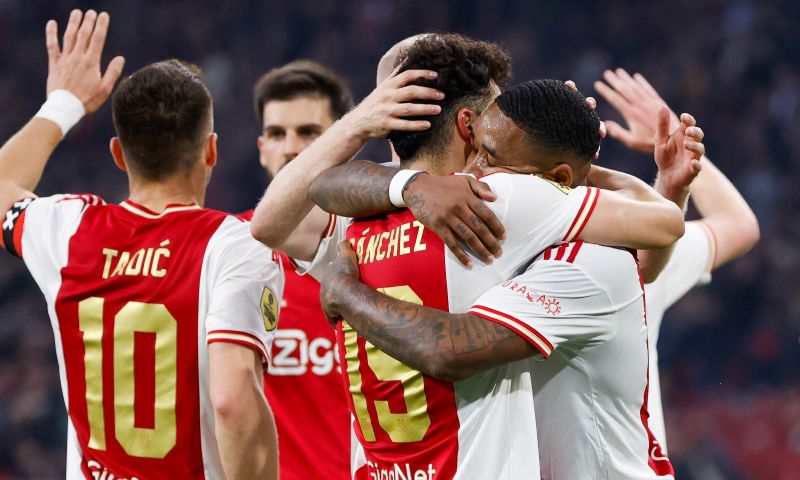 Ajax wint van Emmen maar Álvarez is geschorst tegen PSV