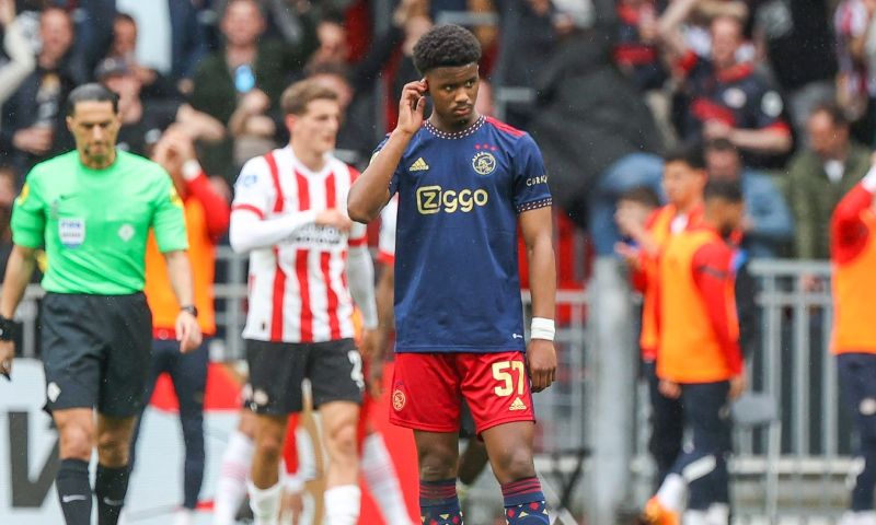 Vink vernietigend over Ajax