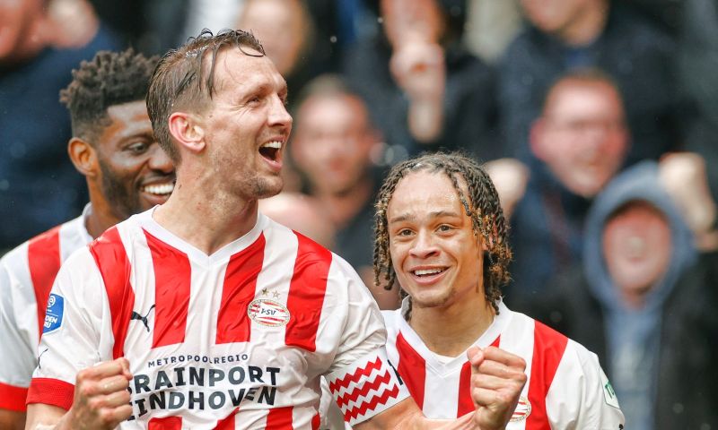 Luuk de Jong dolblij na overwinning op Ajax