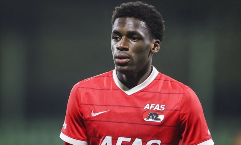 Wie is AZ-talent Ernest Poku?