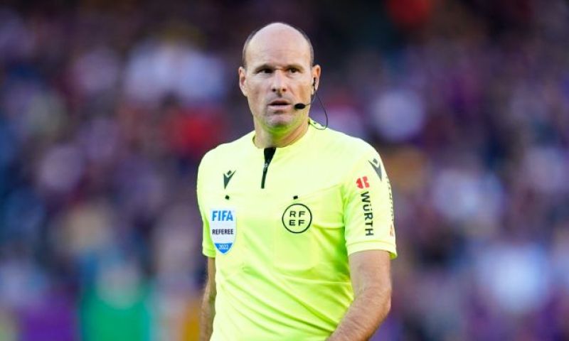 Scheidsrechter Antonio Mateu Lahoz van Nederland - Argentinië stopt met fluiten