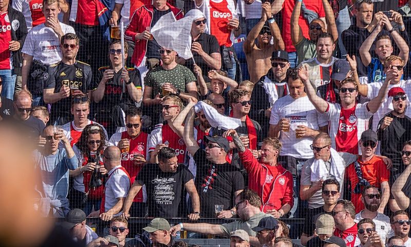 De supporters van Ajax zwaaiden niet met witte zakdoekjes