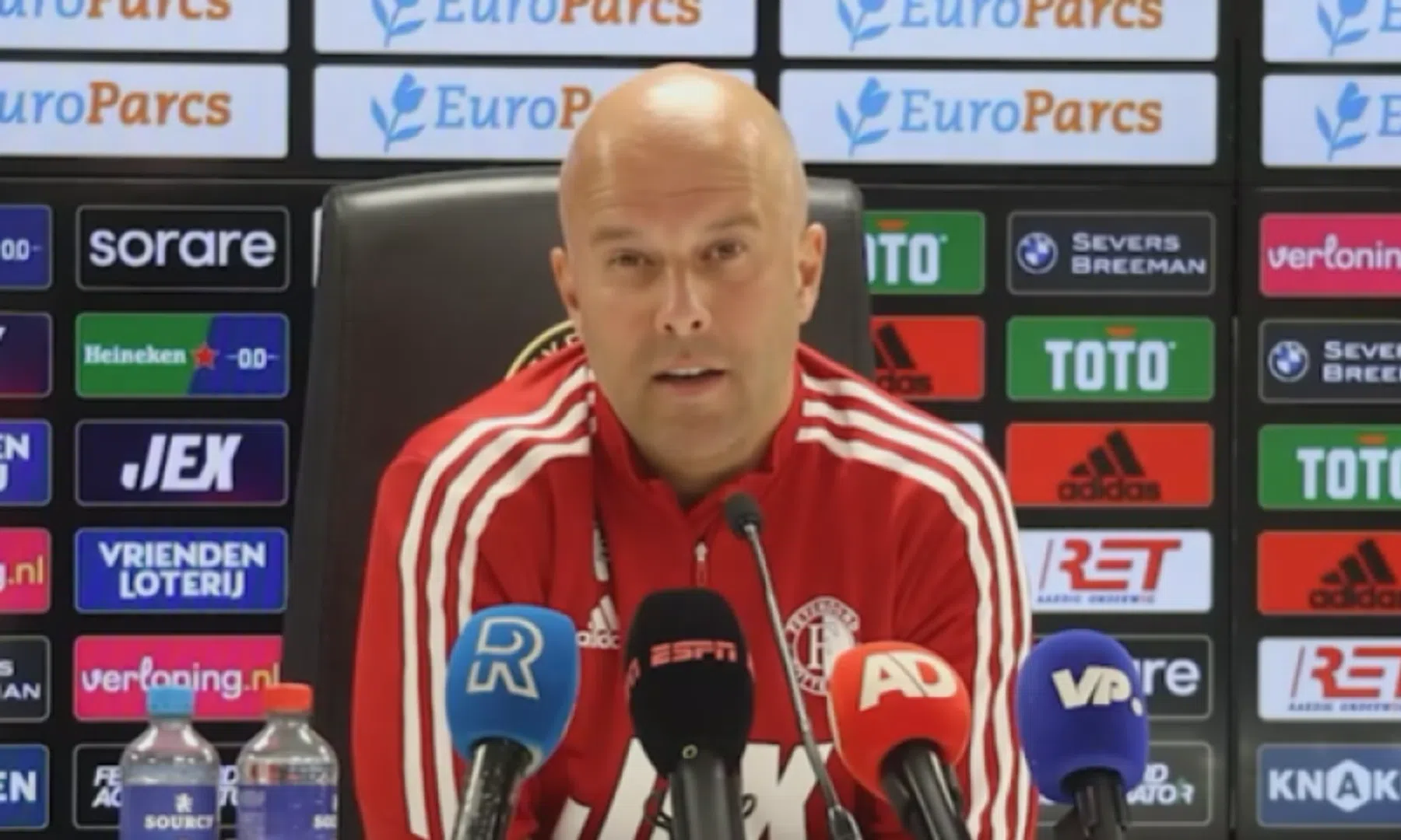 Slot lovend over Kuijt na trainingsstage