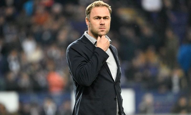 Wie is Robin Veldman, de mogelijke nieuwe trainer van Heerenveen? | VN