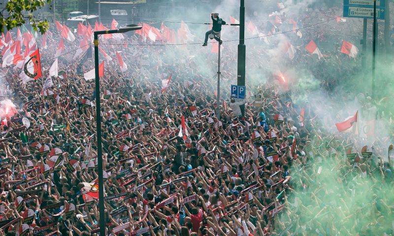 De gemeente Rotterdam stelt maandag rondom het gebied van de huldiging van Feyenoo