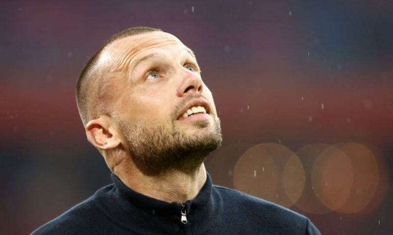 John Heitinga deelt zijn kennis over Ajax graag met Sven Mislintat