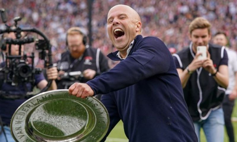 Slot spreekt zich uit over eventueel Feyenoord-vertrek: 'Er is leven na Arne Slot'