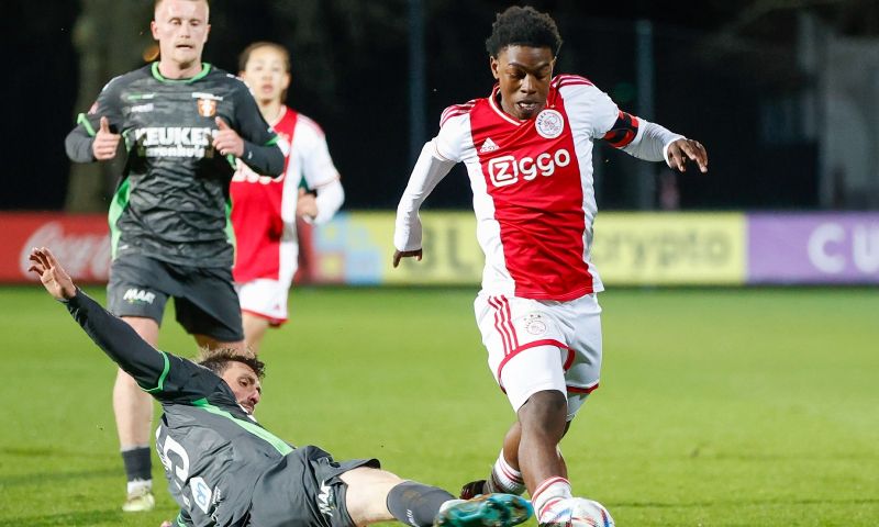 Ajax wint strijd van internationale top: felbegeerd talent verlengt tot medio 2027