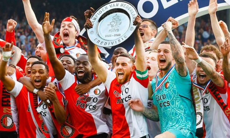 Feyenoord stelt extra seizoenkaarten beschikbaar en verkoopt ze binnen no-time uit