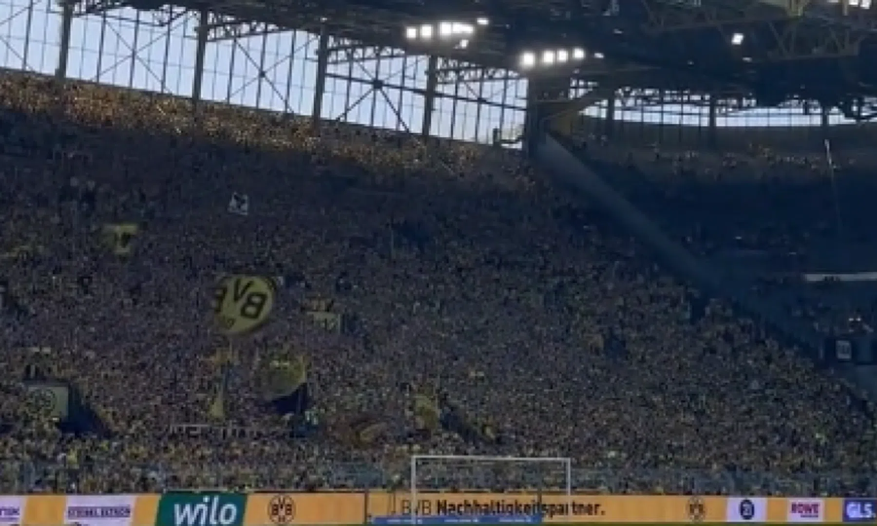 De Gelbe Wand verwelkomt de selectie van Dortmund