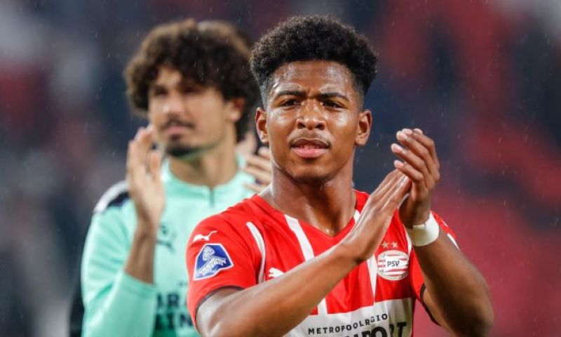 PSV wil het contract van Shurandy Sambo verhuurd aan Sparta verlengen