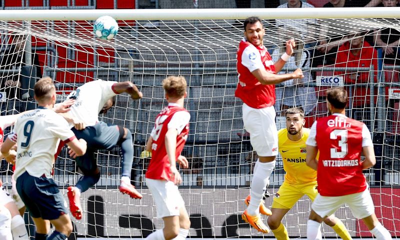 PSV grijpt tweede plaats en Champions League-ticket, Ajax naar play-offs EL