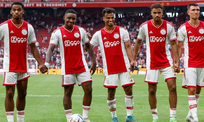 Ajax-fans vrezen voor gelekte thuisshirt: 'Het maakt me oprecht verdrietig' 