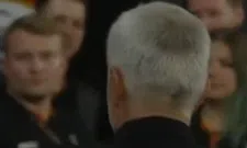 Thumbnail for article: Alleen goud volstaat: Mourinho gooit zilveren medaille naar jonge fan in publiek