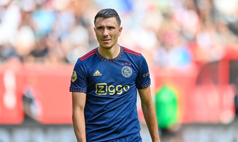 Steven Berghuis zal komend seizoen nog gewoon actief zijn bij Ajax