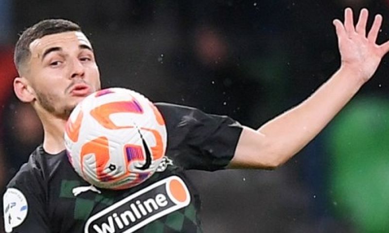 Wie is Ajax-target Eduard Spertsyan?