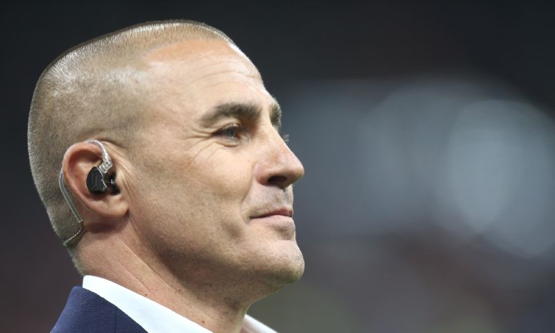 Cannavaro houdt zich aan zijn woord en fietst van Rome naar Napels