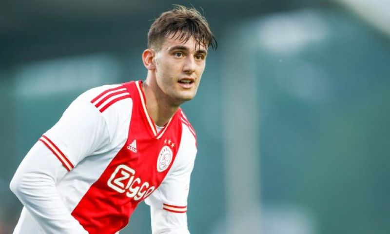 Ex-Ajax-spits Lorenzo Lucca wordt door Pisa verhuurd aan Udinese in de Serie A