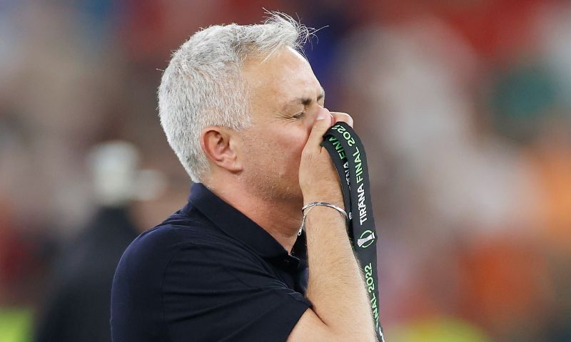 Mourinho krijgt flinke schorsing van UEFA na woede-uitbarsting tegenover arbitrage