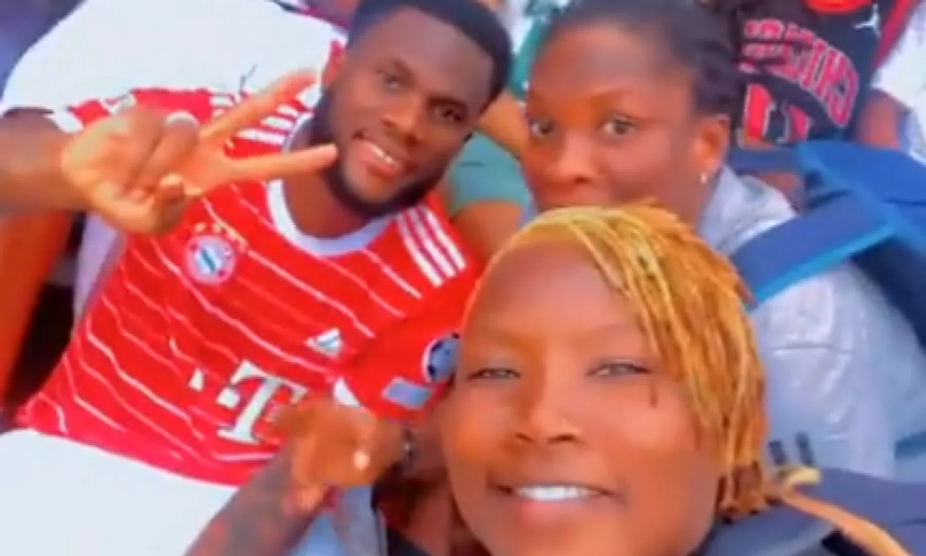 Franck Kessié heeft in een shirt van Bayern München geposeerd