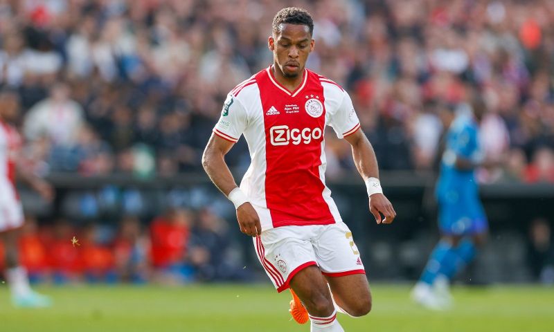 Jurriën Timber is officieel gepresenteerd bij Arsenal