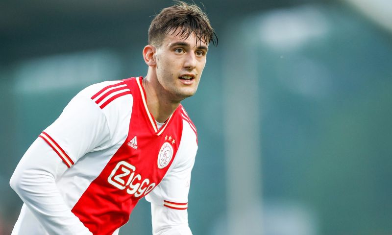 Lorenzo Lucca vertrekt definitief bij Ajax