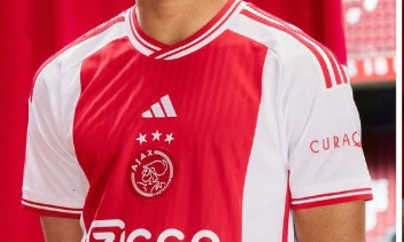 Ajax ontvangt flinke kritiek na presenteren thuisshirt: 'Uitzonderlijk lelijk'