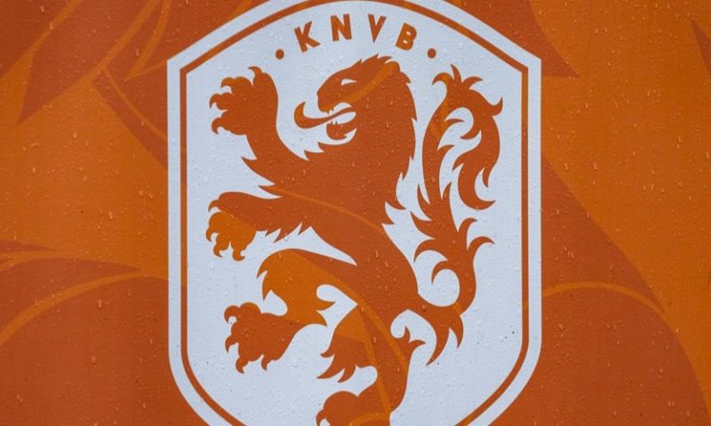 KNVB: wedstrijd gestaakt bij homofobe spreekkoren, daders riskeren stadionverbod