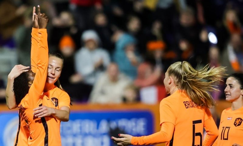 Oranje vrouwen in aanloop naar WK onder vuur door video: 'Ga naar huis!'