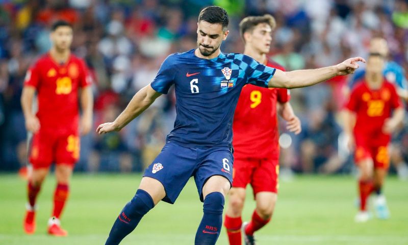 Ajax-doelwit Josip Sutalo wordt de hemel in geprezen