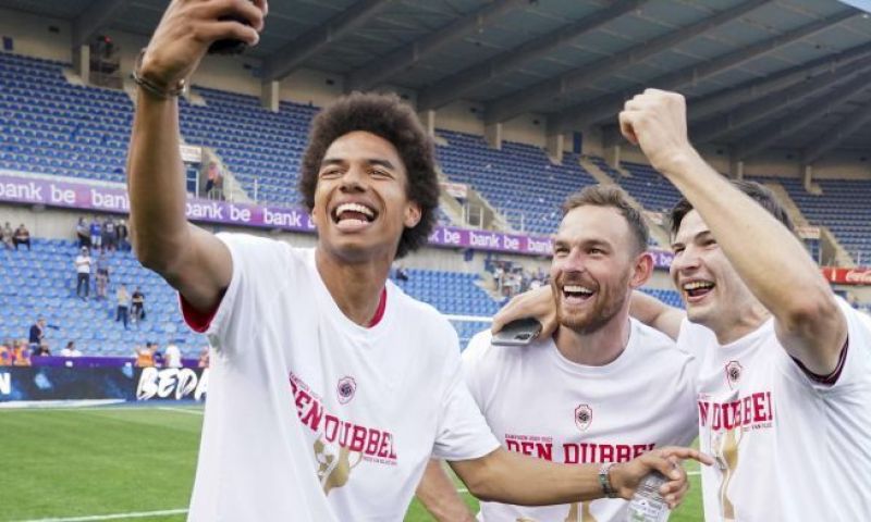 'Nieuws uit Rotterdam: Feyenoord wil Stengs voor neus van Antwerp wegkapen'