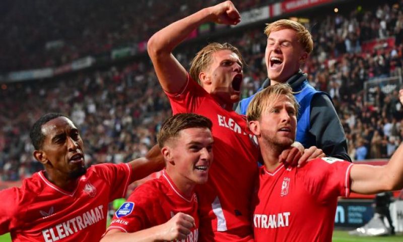 Sterk FC Twente houdt Hammarby in leven met nipte overwinning in heenduel