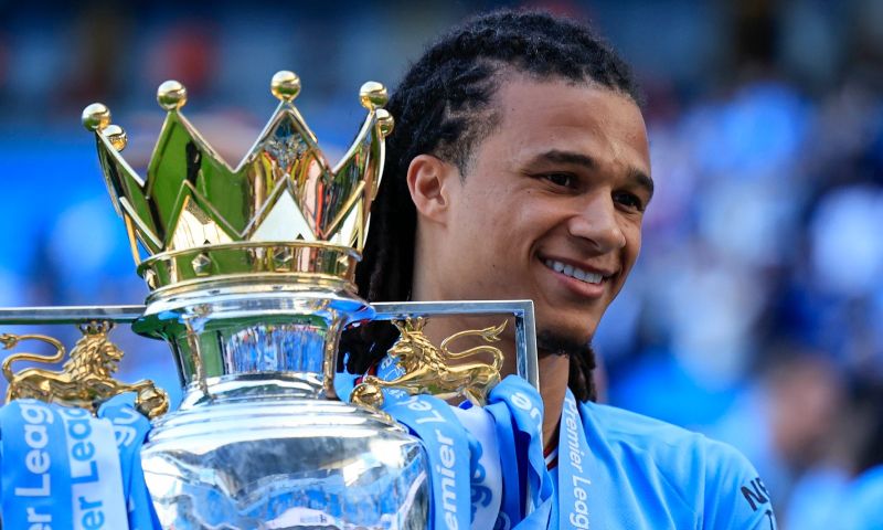 Nathan Aké heeft zijn contract bij Manchester City verlengd