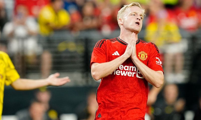 'Onderhandelingen Van de Beek nu even op pauze, maar worden snel hervat'